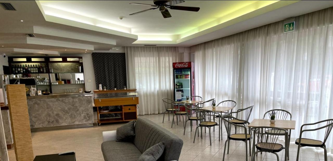 Hotel Franca Misano Adriatico Esterno foto