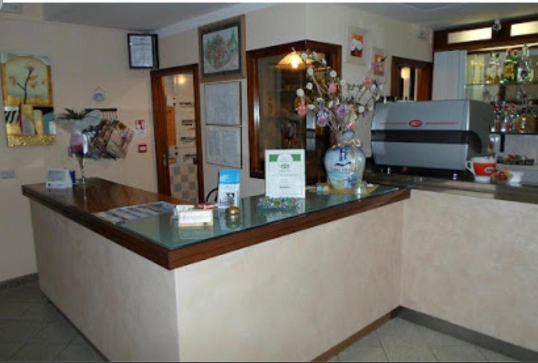 Hotel Franca Misano Adriatico Esterno foto